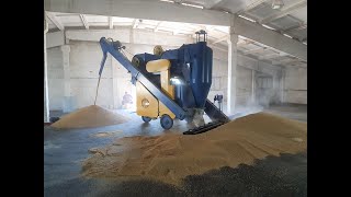 The innovative mobile grain cleaner OBC25C in action Moves independently Barley grain cleaning [upl. by Siramad166]